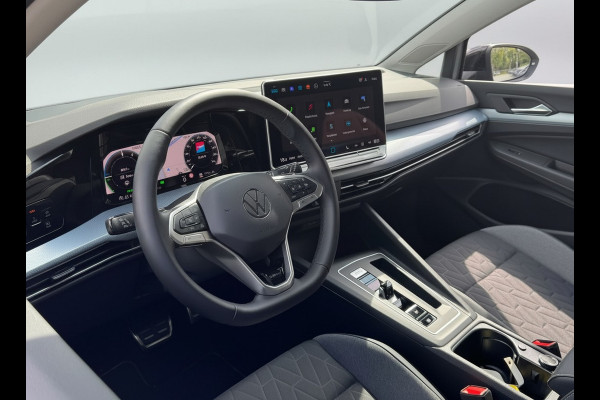 Volkswagen Golf 1.5 eHybrid 204PK PLUG IN. LIFE CAMERA/NAVI/HEAD-UP/CARPLAY