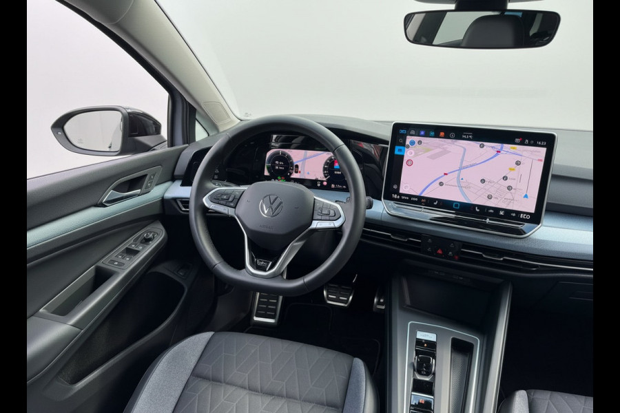Volkswagen Golf 1.5 eHybrid 204PK PLUG IN. LIFE CAMERA/NAVI/HEAD-UP/CARPLAY
