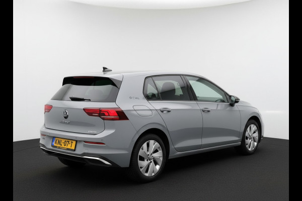 Volkswagen Golf 1.5 eHybrid 204PK PLUG IN. LIFE CAMERA/NAVI/HEAD-UP/CARPLAY