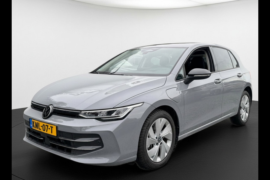 Volkswagen Golf 1.5 eHybrid 204PK PLUG IN. LIFE CAMERA/NAVI/HEAD-UP/CARPLAY
