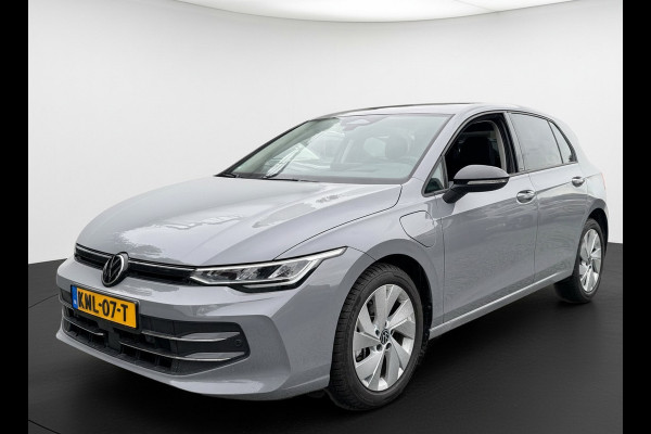 Volkswagen Golf 1.5 eHybrid 204PK PLUG IN. LIFE CAMERA/NAVI/HEAD-UP/CARPLAY