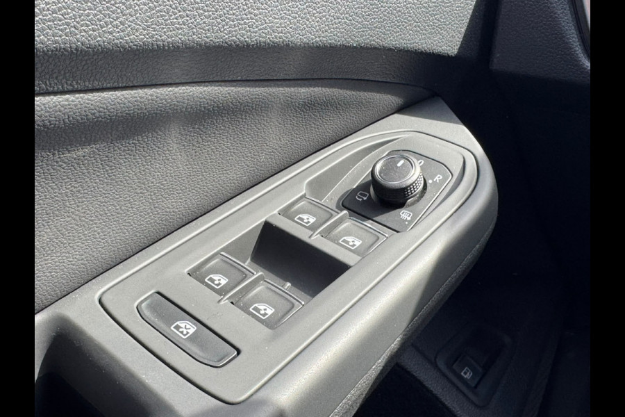 Volkswagen Golf 1.5 eHybrid 204PK PLUG IN. LIFE CAMERA/NAVI/HEAD-UP/CARPLAY