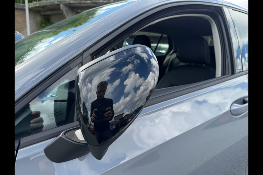 Volkswagen Golf 1.5 eHybrid 204PK PLUG IN. LIFE CAMERA/NAVI/HEAD-UP/CARPLAY