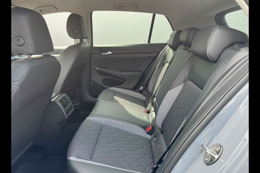 Volkswagen Golf 1.5 eHybrid 204PK PLUG IN. LIFE CAMERA/NAVI/HEAD-UP/CARPLAY