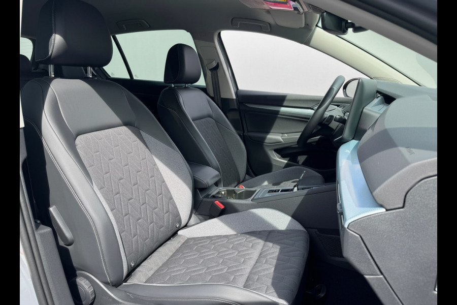 Volkswagen Golf 1.5 eHybrid 204PK PLUG IN. LIFE CAMERA/NAVI/HEAD-UP/CARPLAY