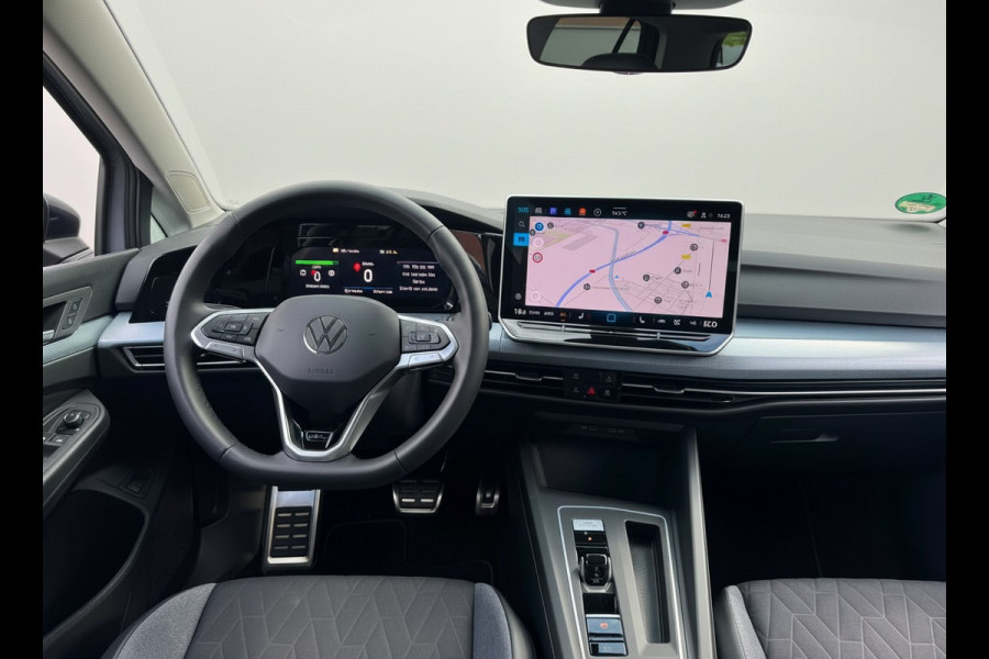 Volkswagen Golf 1.5 eHybrid 204PK PLUG IN. LIFE CAMERA/NAVI/HEAD-UP/CARPLAY