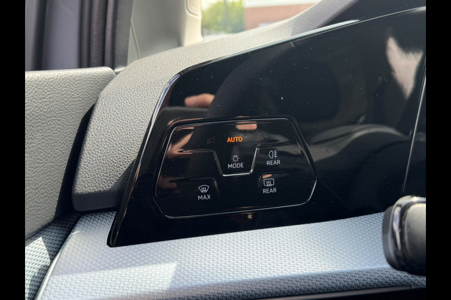 Volkswagen Golf 1.5 eHybrid 204PK PLUG IN. LIFE CAMERA/NAVI/HEAD-UP/CARPLAY