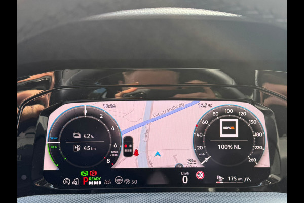 Volkswagen Golf 1.5 eHybrid 204PK PLUG IN. LIFE CAMERA/NAVI/HEAD-UP/CARPLAY