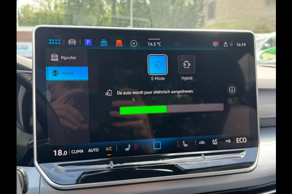 Volkswagen Golf 1.5 eHybrid 204PK PLUG IN. LIFE CAMERA/NAVI/HEAD-UP/CARPLAY