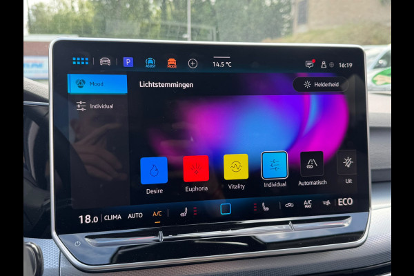 Volkswagen Golf 1.5 eHybrid 204PK PLUG IN. LIFE CAMERA/NAVI/HEAD-UP/CARPLAY