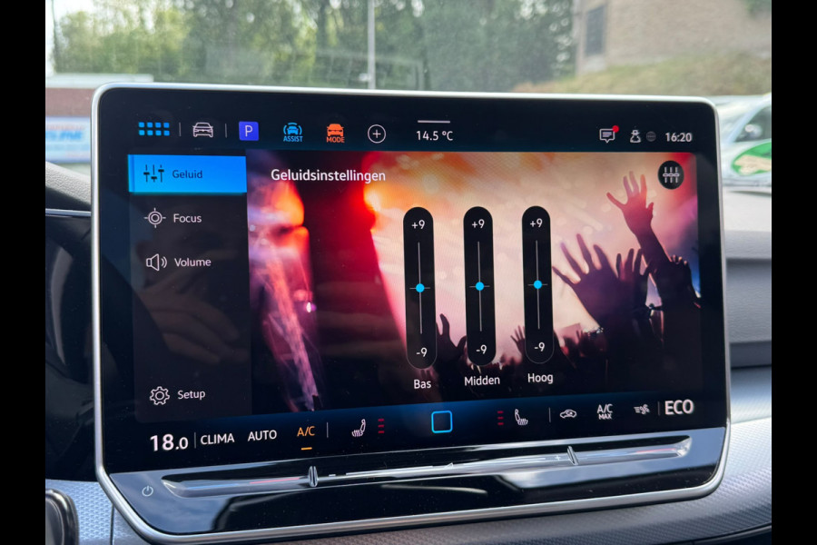 Volkswagen Golf 1.5 eHybrid 204PK PLUG IN. LIFE CAMERA/NAVI/HEAD-UP/CARPLAY
