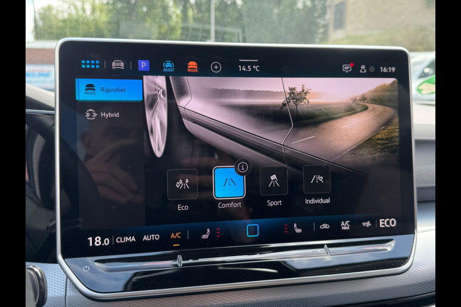 Volkswagen Golf 1.5 eHybrid 204PK PLUG IN. LIFE CAMERA/NAVI/HEAD-UP/CARPLAY