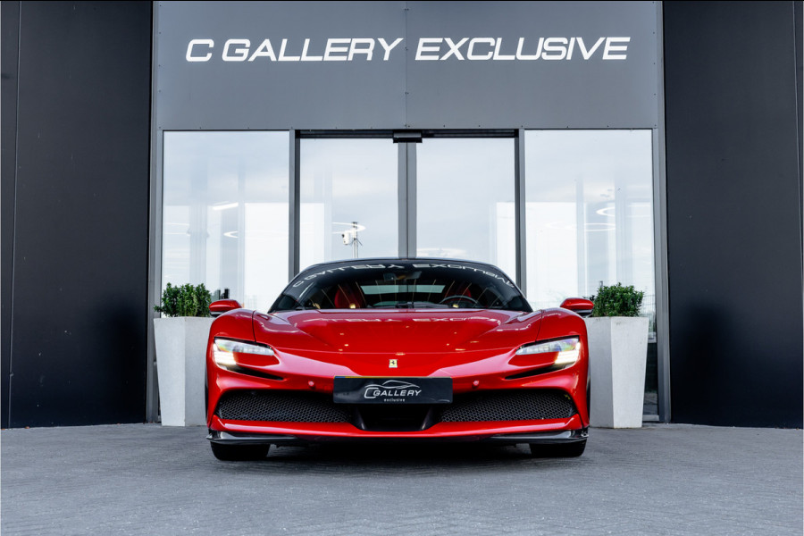 Ferrari SF90 Stradale 4.0 V8 - Origineel NL | Rosso Formula 1 | Lift | Carbon