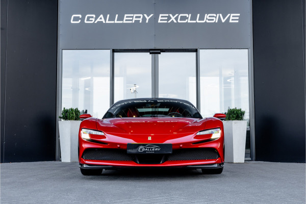 Ferrari SF90 Stradale 4.0 V8 - Origineel NL | Rosso Formula 1 | Lift | Carbon