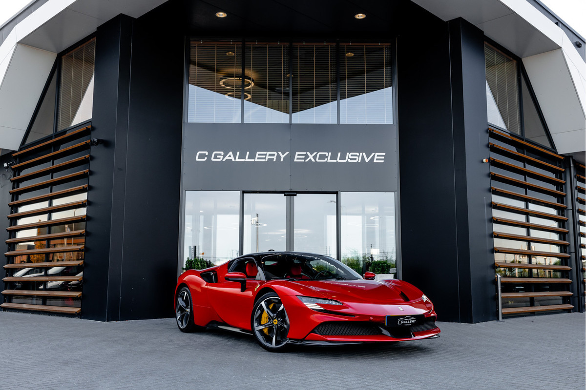 Ferrari SF90 Stradale 4.0 V8 - Origineel NL | Rosso Formula 1 | Lift | Carbon