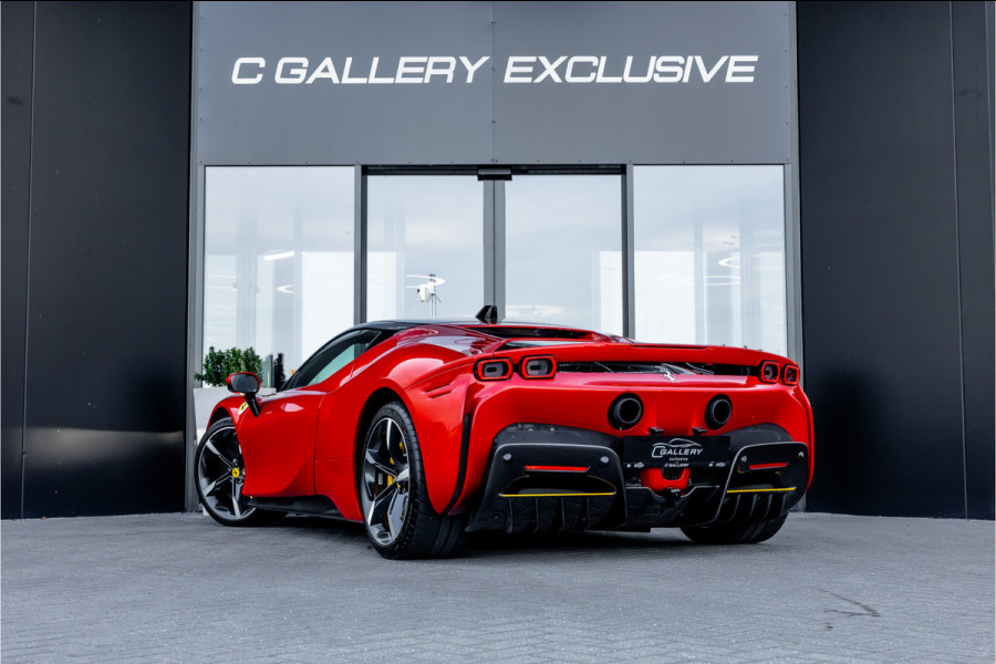 Ferrari SF90 Stradale 4.0 V8 - Origineel NL | Rosso Formula 1 | Lift | Carbon