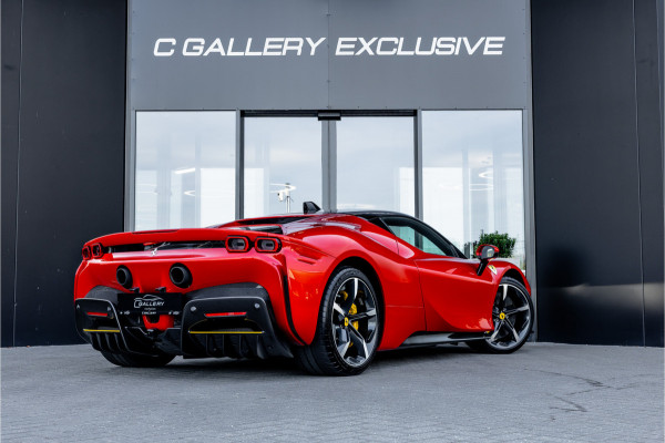 Ferrari SF90 Stradale 4.0 V8 - Origineel NL | Rosso Formula 1 | Lift | Carbon