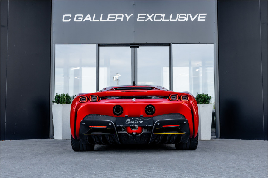Ferrari SF90 Stradale 4.0 V8 - Origineel NL | Rosso Formula 1 | Lift | Carbon
