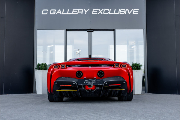 Ferrari SF90 Stradale 4.0 V8 - Origineel NL | Rosso Formula 1 | Lift | Carbon
