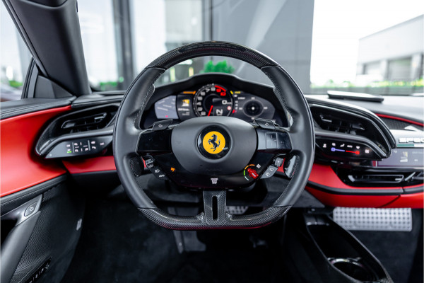 Ferrari SF90 Stradale 4.0 V8 - Origineel NL | Rosso Formula 1 | Lift | Carbon