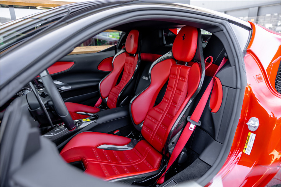 Ferrari SF90 Stradale 4.0 V8 - Origineel NL | Rosso Formula 1 | Lift | Carbon