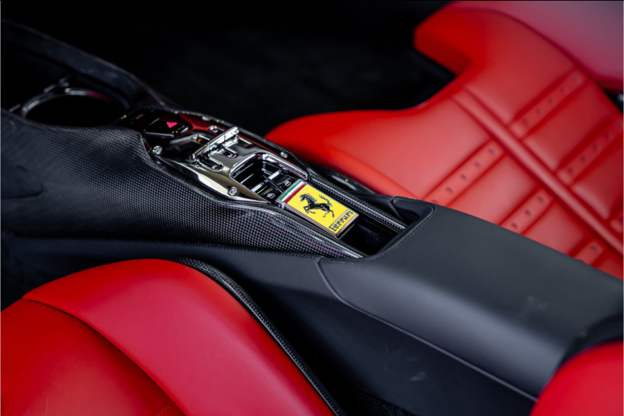 Ferrari SF90 Stradale 4.0 V8 - Origineel NL | Rosso Formula 1 | Lift | Carbon