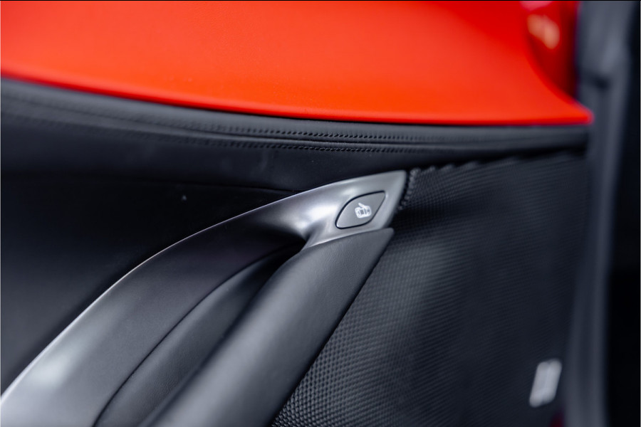 Ferrari SF90 Stradale 4.0 V8 - Origineel NL | Rosso Formula 1 | Lift | Carbon