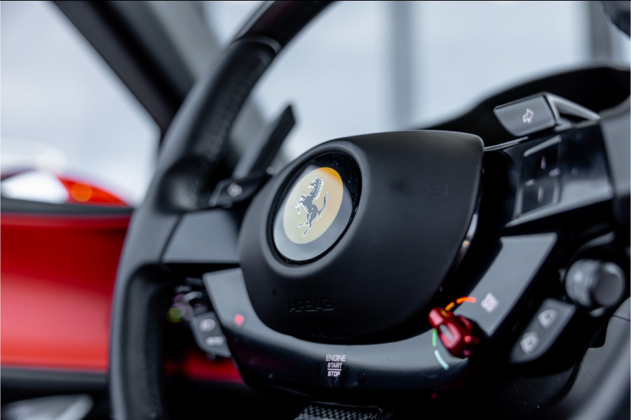 Ferrari SF90 Stradale 4.0 V8 - Origineel NL | Rosso Formula 1 | Lift | Carbon