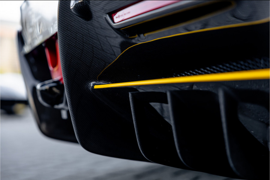 Ferrari SF90 Stradale 4.0 V8 - Origineel NL | Rosso Formula 1 | Lift | Carbon