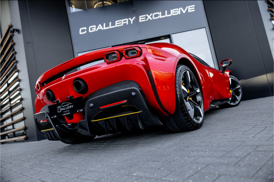 Ferrari SF90 Stradale 4.0 V8 - Origineel NL | Rosso Formula 1 | Lift | Carbon
