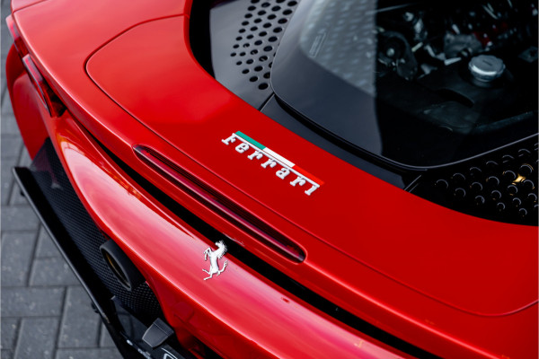 Ferrari SF90 Stradale 4.0 V8 - Origineel NL | Rosso Formula 1 | Lift | Carbon