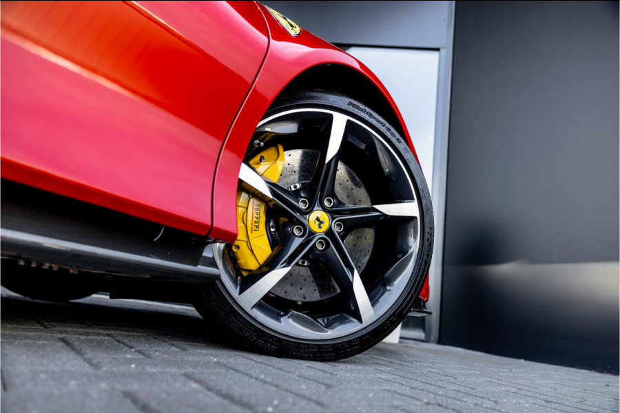 Ferrari SF90 Stradale 4.0 V8 - Origineel NL | Rosso Formula 1 | Lift | Carbon