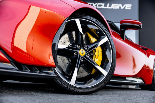 Ferrari SF90 Stradale 4.0 V8 - Origineel NL | Rosso Formula 1 | Lift | Carbon