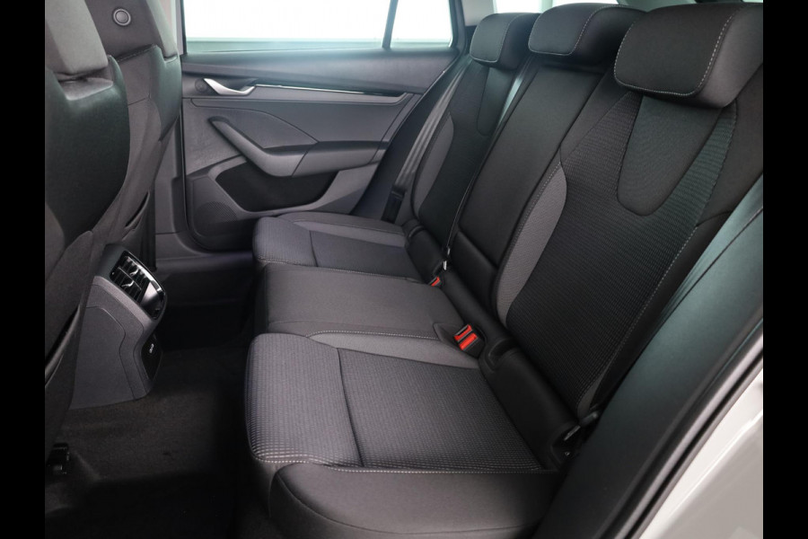 Škoda Octavia Combi 1.5 TSI MHEV Business Edition Plus 150 pk 7 versn. DSG | Winter Pakket | Trekhaak |  Lichtmetalen velgen 18" Lerna Antraciet