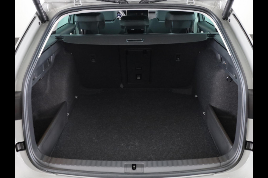 Škoda Octavia Combi 1.5 TSI MHEV Business Edition Plus 150 pk 7 versn. DSG | Winter Pakket | Trekhaak |  Lichtmetalen velgen 18" Lerna Antraciet