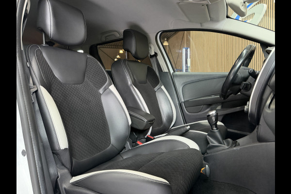 Renault Clio Estate 0.9 TCe Bose | Navi | 17" | Cruise control | Stoelverwarming | Camera | Perfect onderhouden!