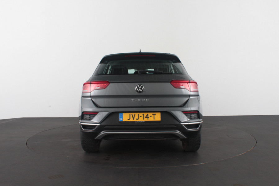 Volkswagen T-Roc 1.0 TSI Style > 110pk/Kleur Indium Grey/Parkeersensoren/navi/All season banden