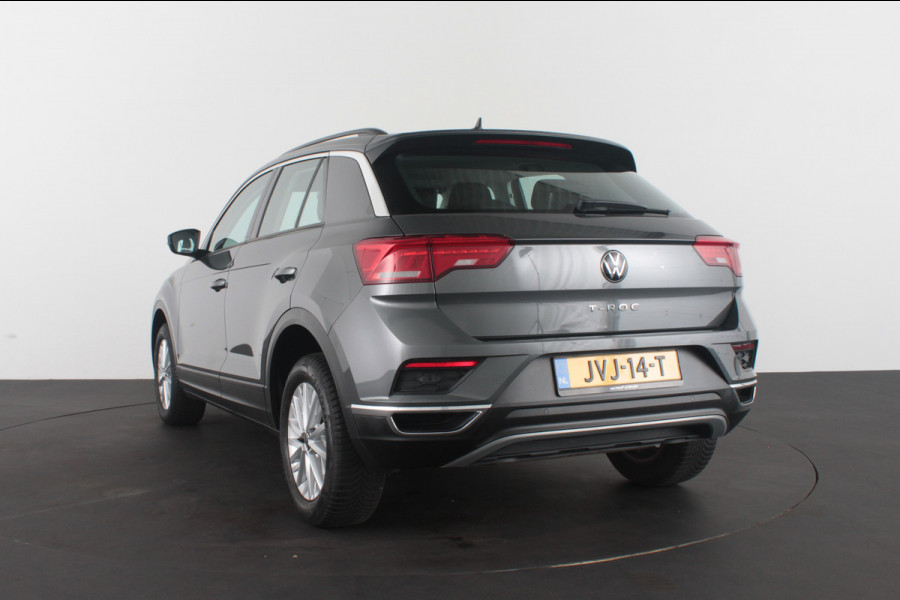 Volkswagen T-Roc 1.0 TSI Style > 110pk/Kleur Indium Grey/Parkeersensoren/navi/All season banden