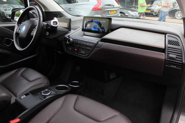 BMW i3 Executive Edition 120Ah 42 kWh / Panoramadak / Camera / Leder / Navigatie / 20'' / Warmtepomp / DAB / Stoelverwarming / Cruise Control