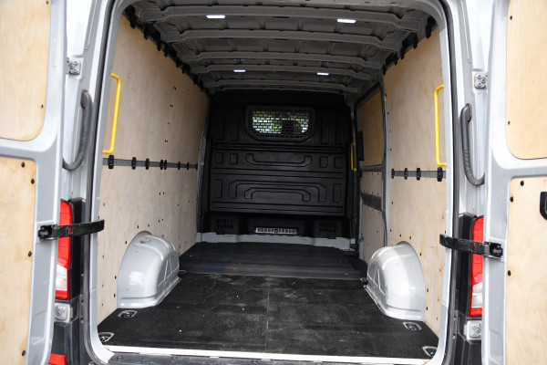 MAN TGE 3.140 35 2.0 L3H2 PB Edition Camera, Cruise, Carplay, LED, 140pk, Automaat, Multimedia, 3000kg Trekhaak, voorruit verwarming, Uniek!
