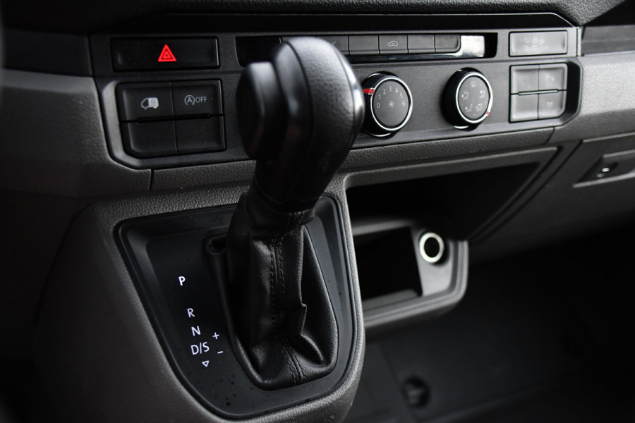 Volkswagen Crafter 35 2.0 TDI L3H3 PB Edition Camera, Adaptieve Cruise, Carplay, LED, Trekhaak, Multimedia, 140pk, Automaat, Sensoren, Uniek!