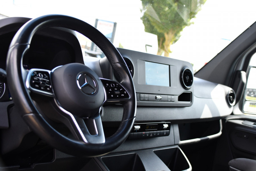 Mercedes-Benz Sprinter 317 1.9 CDI L3H2 RWD PB Edition NIEUW STAAT! Adaptieve Cruise, Camera, Carlay, LED, Standkachel, 170pk, Stoelverwarming, Dodehoek, Automaat, 3 Zitplaatsen, Uniek!