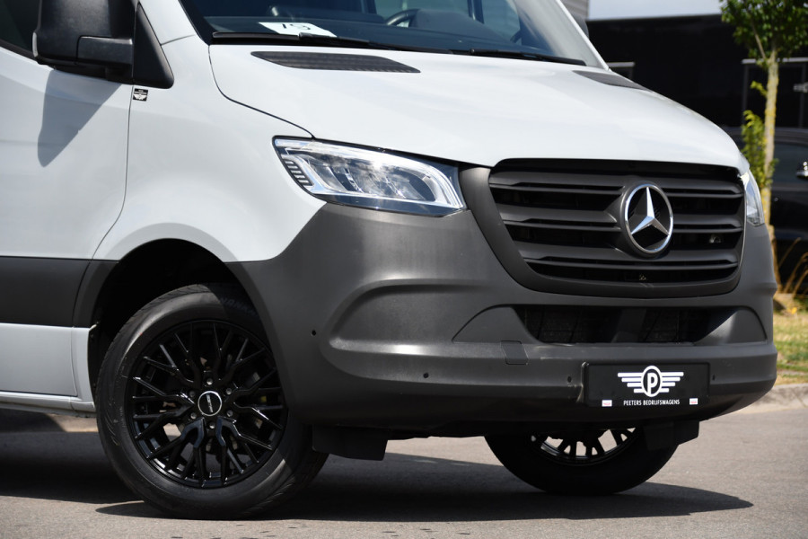 Mercedes-Benz Sprinter 317 1.9 CDI L3H2 RWD PB Edition NIEUW STAAT! Adaptieve Cruise, Camera, Carlay, LED, Standkachel, 170pk, Stoelverwarming, Dodehoek, Automaat, 3 Zitplaatsen, Uniek!