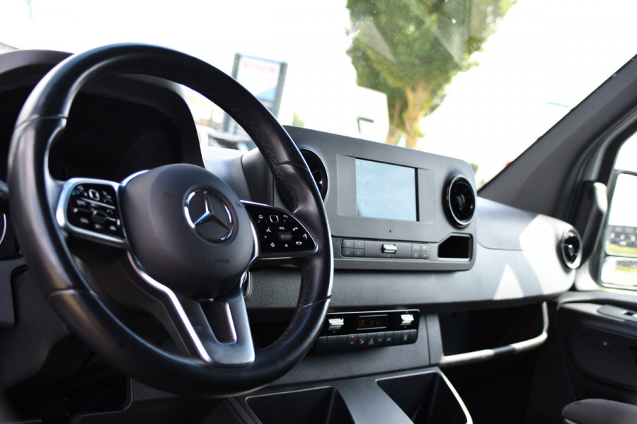 Mercedes-Benz Sprinter 317 1.9 CDI L3H2 RWD PB Edition NIEUW STAAT! Adaptieve Cruise, Camera, Carlay, LED, Standkachel, 170pk, Stoelverwarming, Dodehoek, Automaat, 3 Zitplaatsen, Uniek!
