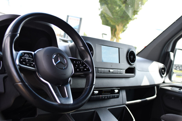 Mercedes-Benz Sprinter 317 1.9 CDI L3H2 RWD PB Edition NIEUW STAAT! Adaptieve Cruise, Camera, Carlay, LED, Standkachel, 170pk, Stoelverwarming, Dodehoek, Automaat, 3 Zitplaatsen, Uniek!
