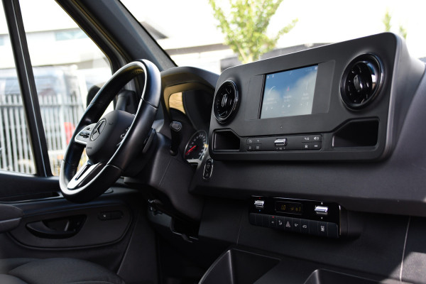 Mercedes-Benz Sprinter 317 1.9 CDI L3H2 RWD PB Edition NIEUW STAAT! Adaptieve Cruise, Camera, Carlay, LED, Standkachel, 170pk, Stoelverwarming, Dodehoek, Automaat, 3 Zitplaatsen, Uniek!