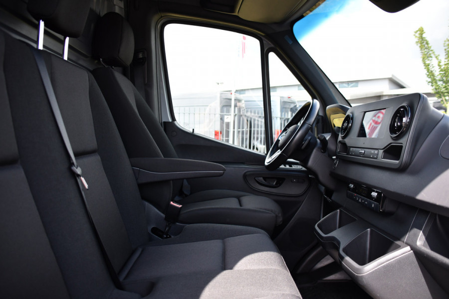 Mercedes-Benz Sprinter 317 1.9 CDI L3H2 RWD PB Edition NIEUW STAAT! Adaptieve Cruise, Camera, Carlay, LED, Standkachel, 170pk, Stoelverwarming, Dodehoek, Automaat, 3 Zitplaatsen, Uniek!