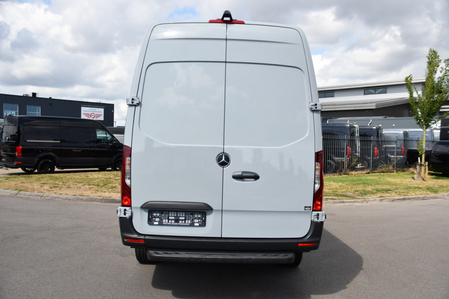 Mercedes-Benz Sprinter 317 1.9 CDI L3H2 RWD PB Edition NIEUW STAAT! Adaptieve Cruise, Camera, Carlay, LED, Standkachel, 170pk, Stoelverwarming, Dodehoek, Automaat, 3 Zitplaatsen, Uniek!