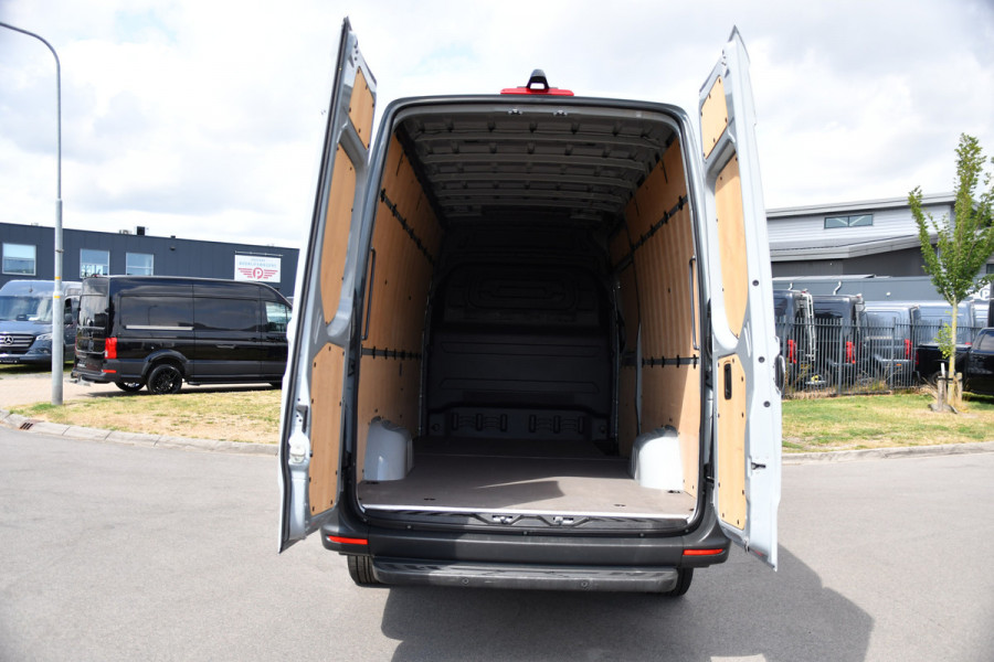 Mercedes-Benz Sprinter 317 1.9 CDI L3H2 RWD PB Edition NIEUW STAAT! Adaptieve Cruise, Camera, Carlay, LED, Standkachel, 170pk, Stoelverwarming, Dodehoek, Automaat, 3 Zitplaatsen, Uniek!