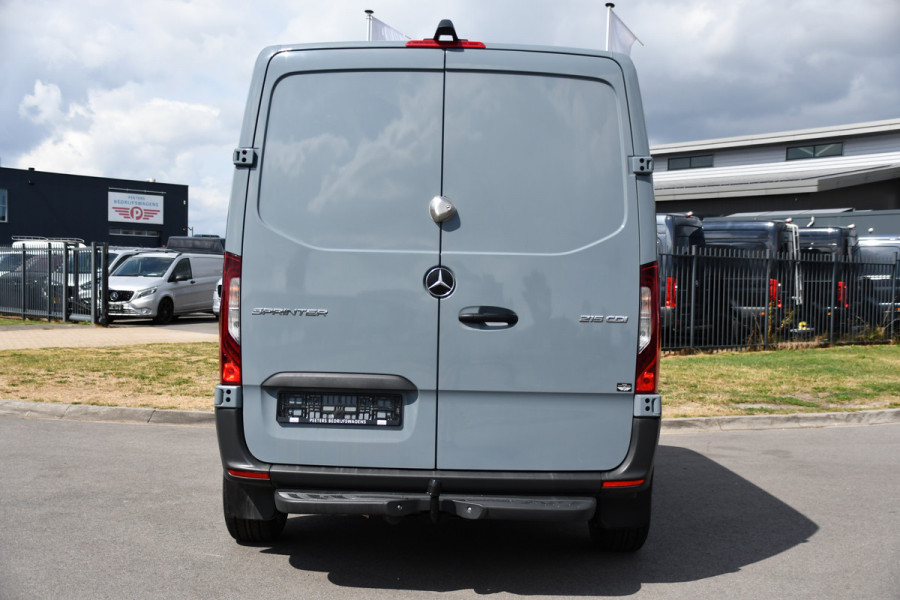 Mercedes-Benz Sprinter 315 1.9 CDI L1H1 PB Edition Adaptieve Cruise, Camera, Carplay, NAVI, LED, 10,5'' Mbux, LED, Automaat, Trekhaak, Stoelverwarming, Standkachel, Leder, Uniek!